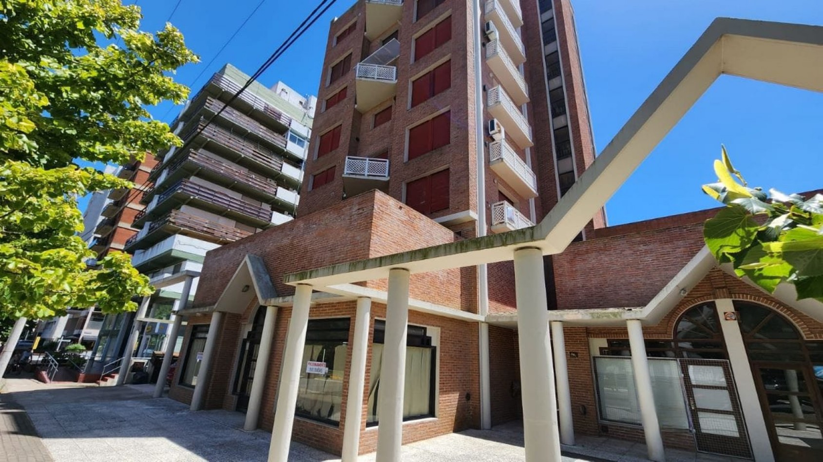 Excelente Local con vivienda Zona Centro (Edificio Piantoni)