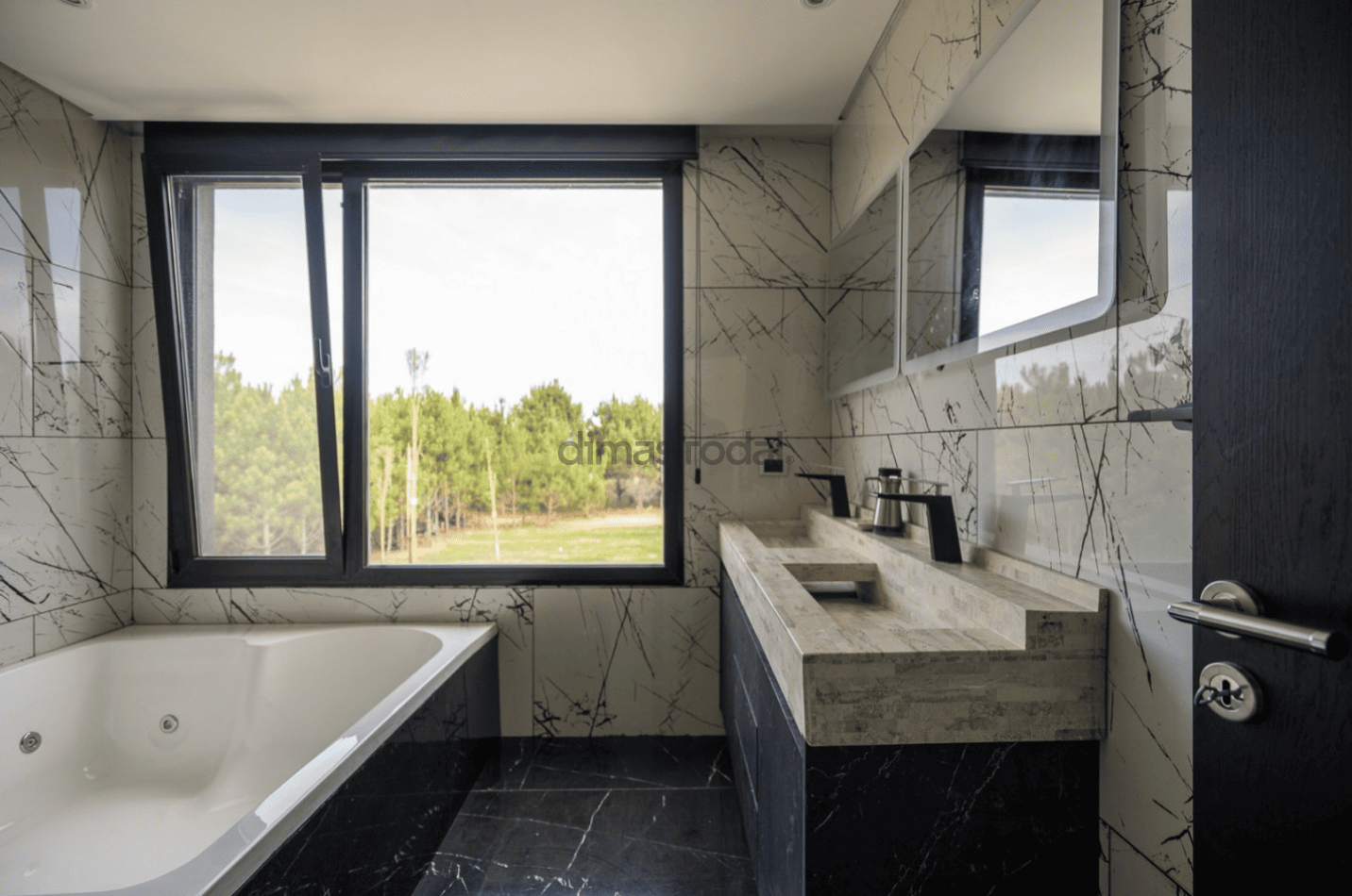 VENTA - PINAMAR - CASA EN LA HERRADURA