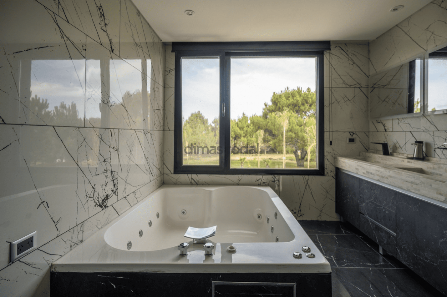 VENTA - PINAMAR - CASA EN LA HERRADURA