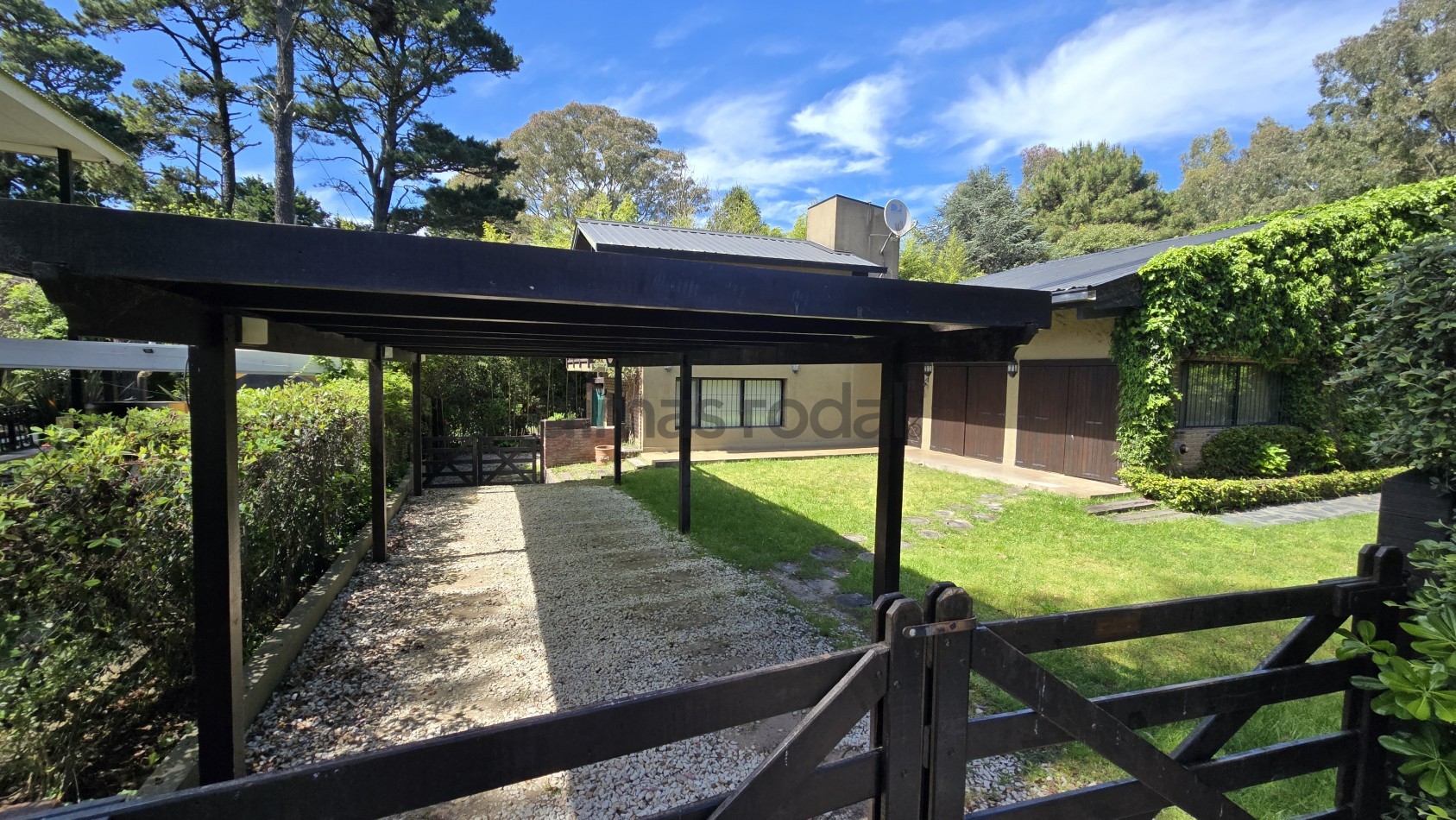 EN VENTA - PINAMAR - CASA 3 DORMITORIOS FINANCIACION