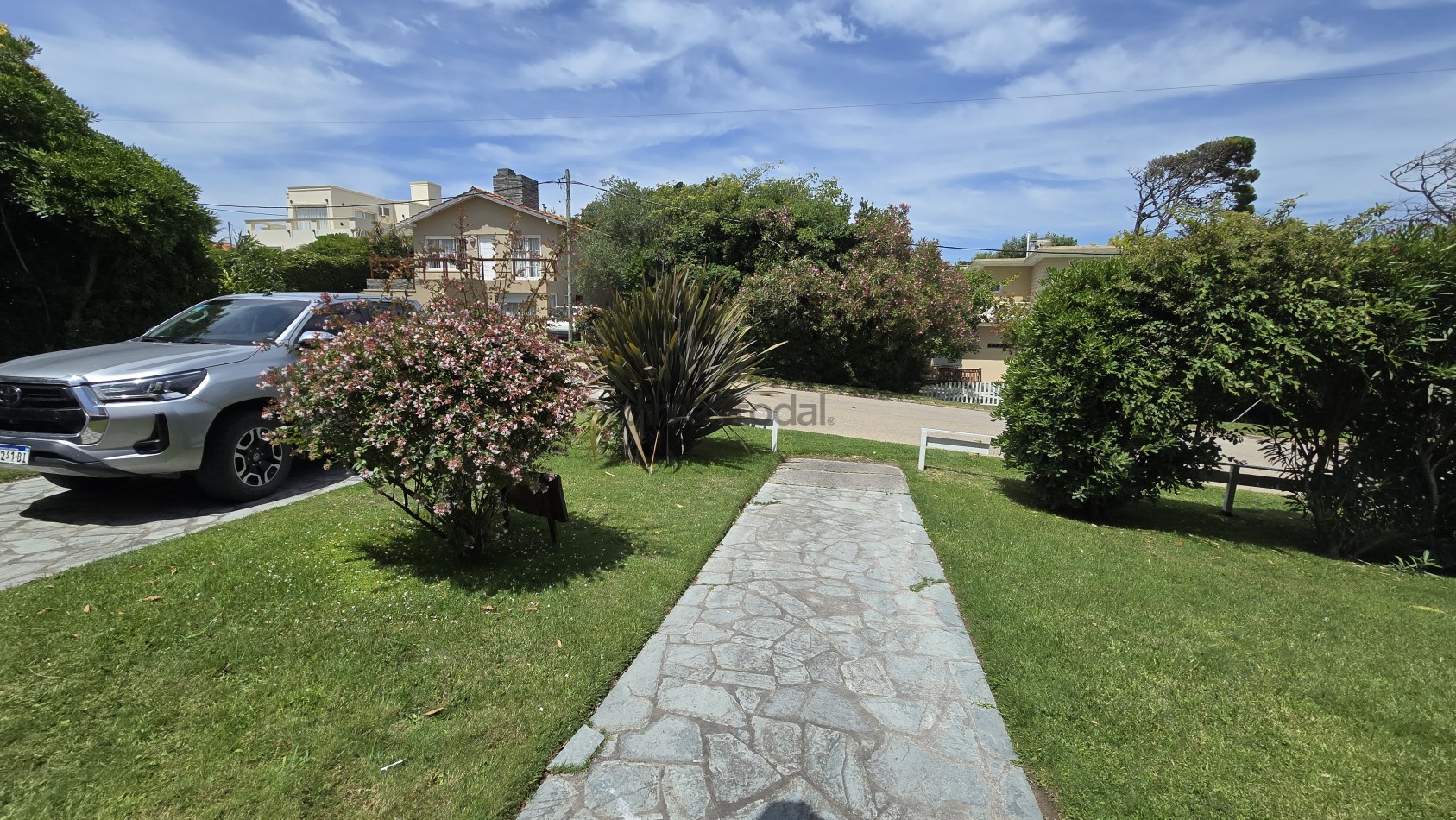 EXCELENTE CASA EN MARTIN PESCADOR (ZONA PLAYA)