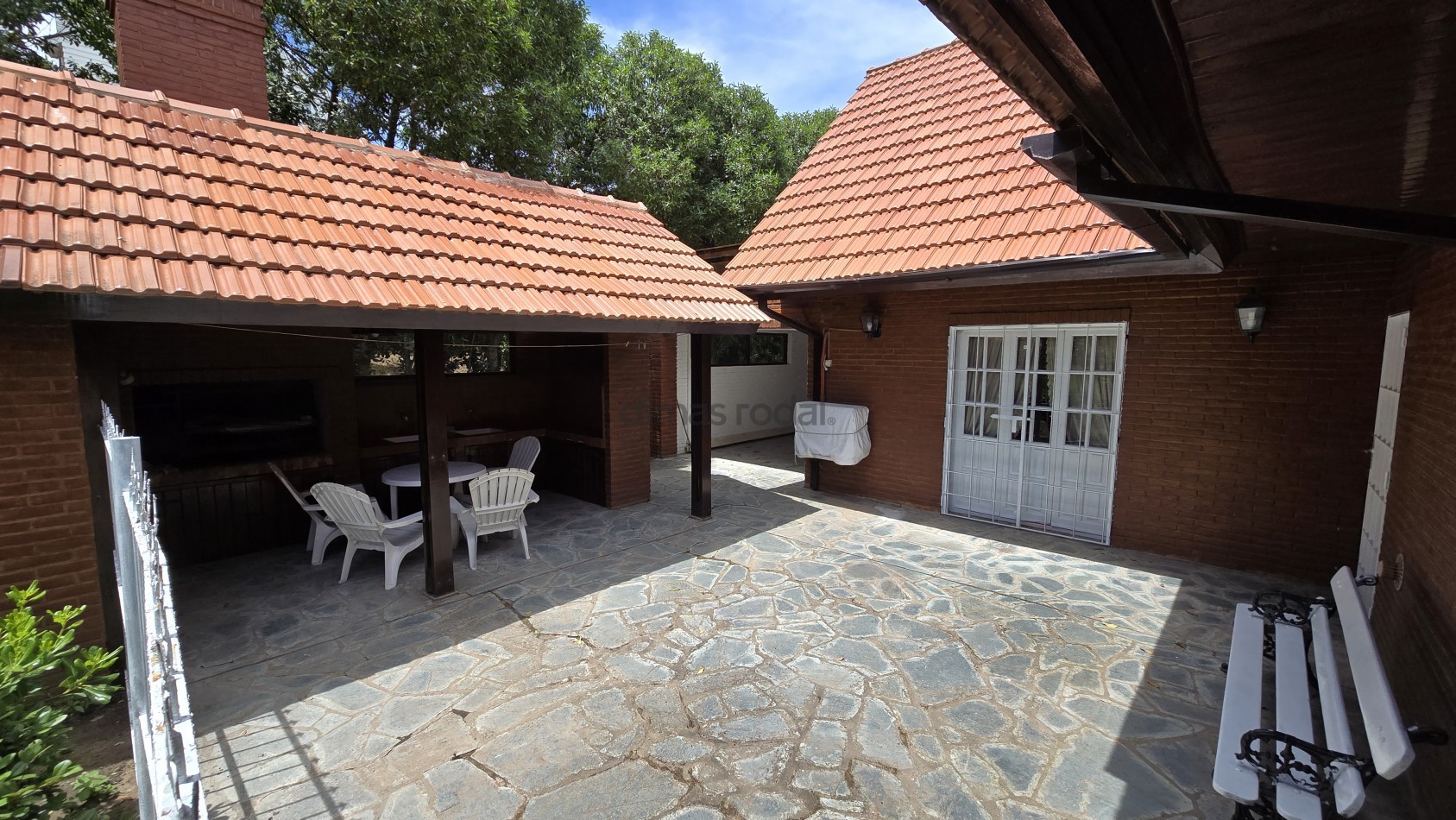 EXCELENTE CASA EN MARTIN PESCADOR (ZONA PLAYA)