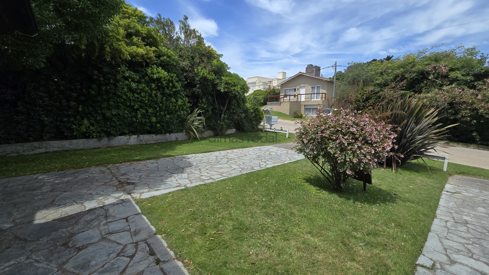 EXCELENTE CASA EN MARTIN PESCADOR (ZONA PLAYA)